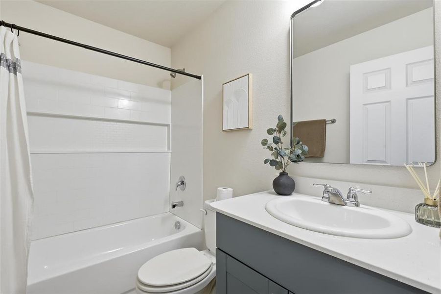 Image 27 of a home in Newberry Point.