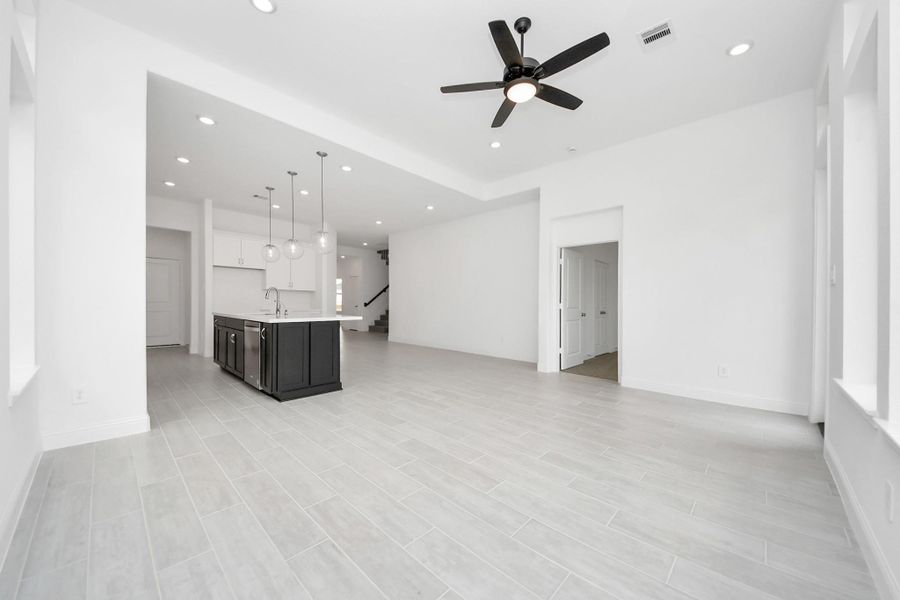 Spacious, unfurnished interior of a new home in , Missouri City (Image 33).