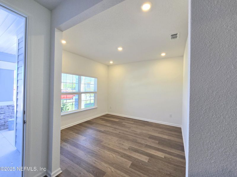 Spacious, unfurnished interior of a new home in Hyland Trail, Green Cove Springs (Image 36).