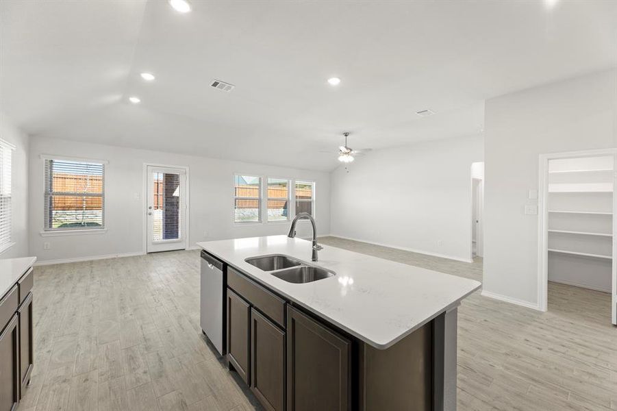 12. 118 Coyote - Kitchen (4) 12. 118 Coyote - Kitchen (4)