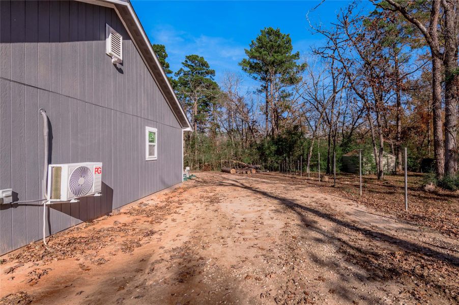 Exterior details and patio area of a home in , Huntsville (Image 18).