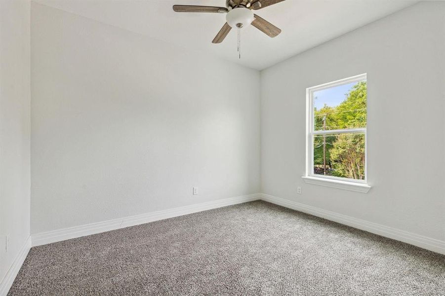 Unfurnished room with carpet and ceiling fan