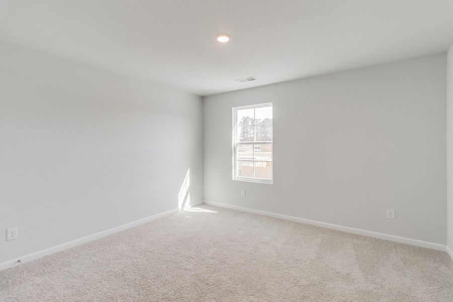 Spacious, unfurnished interior of a new home in Bluefield, Lexington (Image 27).