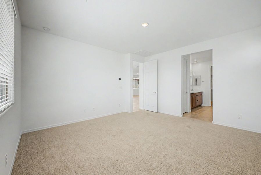 Spacious, unfurnished interior of a new home in Tyler Ranch, Buckeye (Image 11).