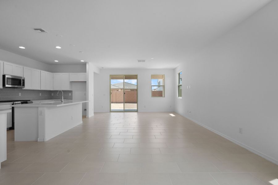 Spacious, unfurnished interior of a new home in Artisan at Asante Discovery Collection, Surprise (Image 19). Spacious, unfurnished interior of a new home in Artisan at Asante Discovery Collection, Surprise (Image 19).