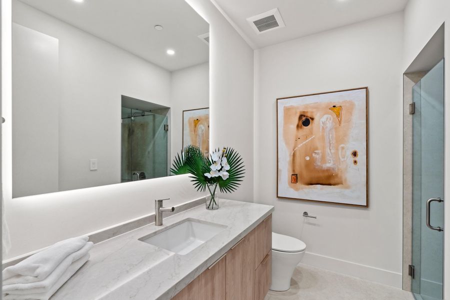mls_BATHROOM_1_DT