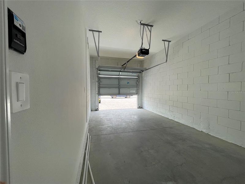 Spacious, unfurnished interior of a new home in Seasons at Big Sky, Kissimmee (Image 19).