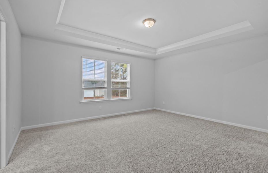 Spacious, unfurnished interior of a new home in Fox Hollow, Spartanburg (Image 20).