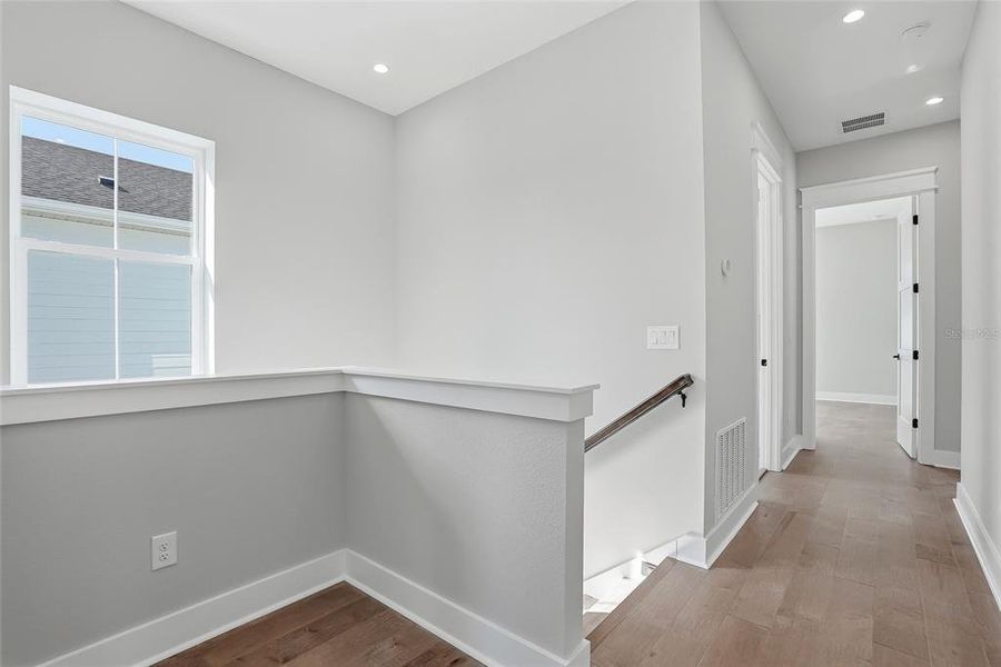 Spacious, unfurnished interior of a new home in , St. Petersburg (Image 25).