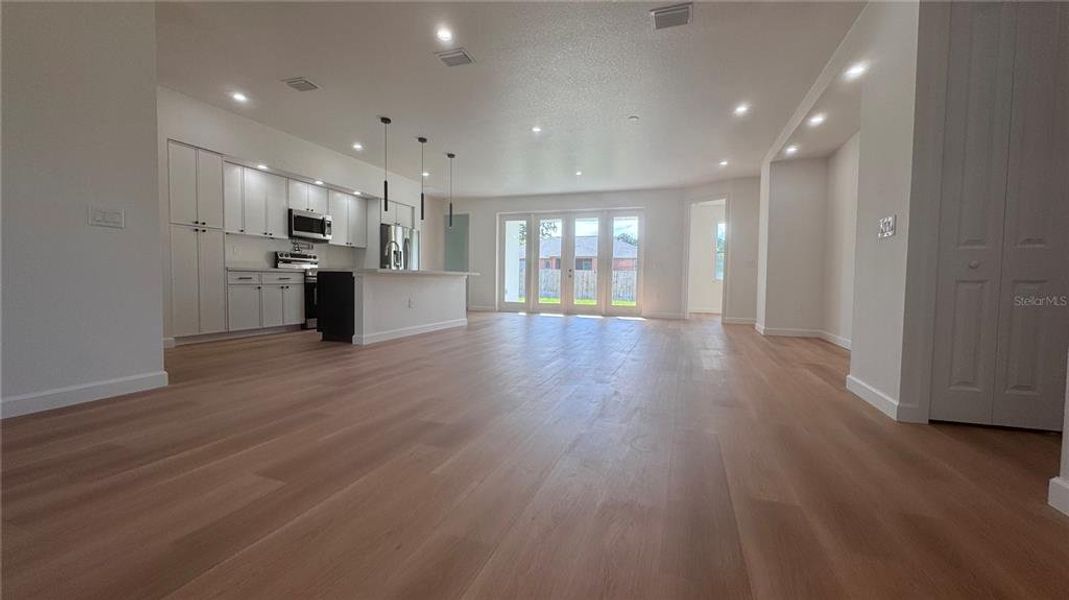 Spacious, unfurnished interior of a new home in , Palm Bay (Image 15).