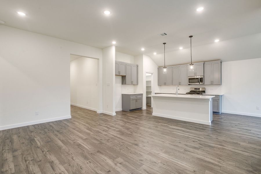 Representative furnished interior of a home built from the Edgewood by Graham Hart Home Builder in Bear Ridge, Burleson (Image 14). Representative furnished interior of a home built from the Edgewood by Graham Hart Home Builder in Bear Ridge, Burleson (Image 14).