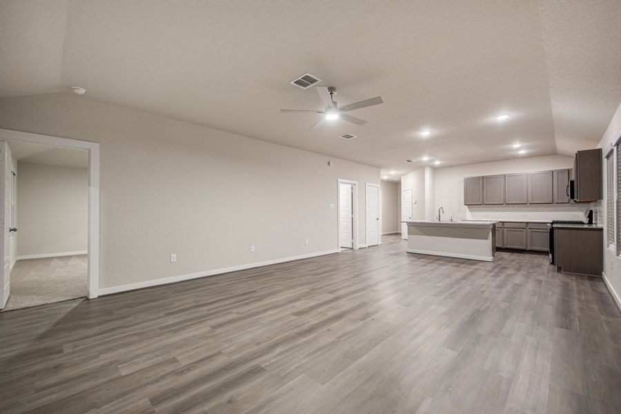 Spacious, unfurnished interior of a new home in Briarwood, Elgin (Image 38).
