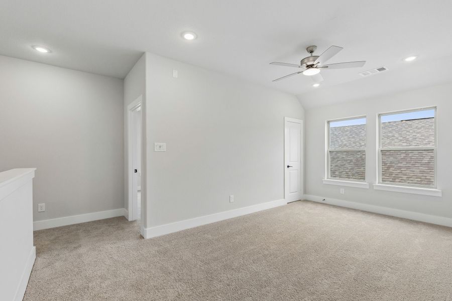 Spacious, unfurnished interior of a new home in Dove Hollow, Waxahachie (Image 34). Spacious, unfurnished interior of a new home in Dove Hollow, Waxahachie (Image 34).