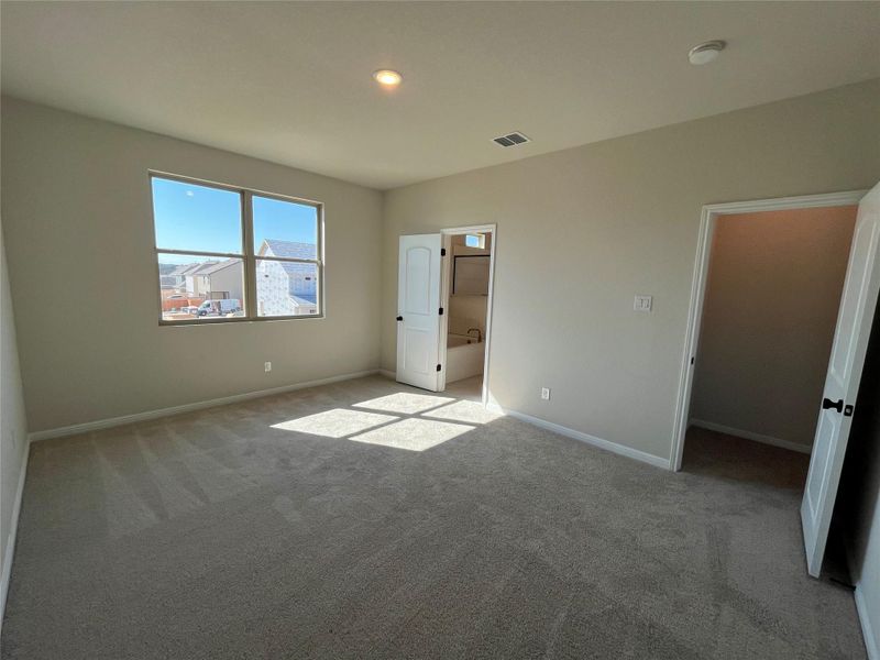 Spacious, unfurnished interior of a new home in The Cottages at Lariat, Liberty Hill (Image 26).