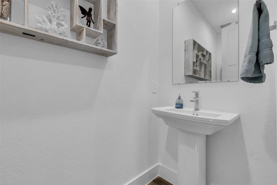 Furnished interior view inside a new home in , Conroe (Image 5).