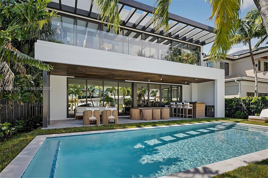 Exterior details and patio area of a home in , Fort Lauderdale (Image 4).