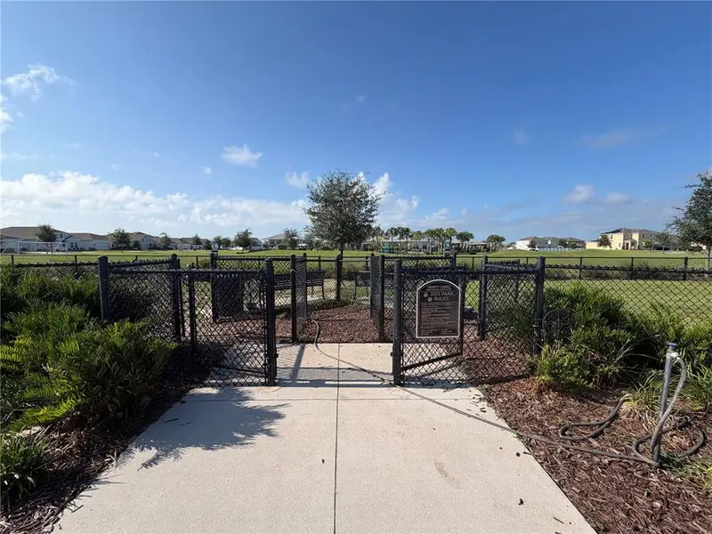Community amenities in , Groveland (Image 32).