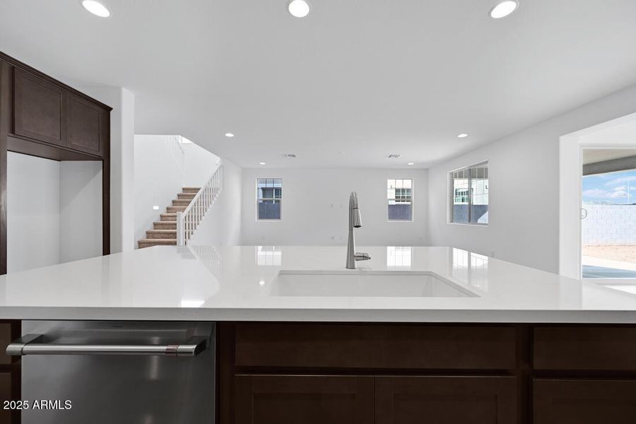 10205 W WELDON Avenue - Ready Now!