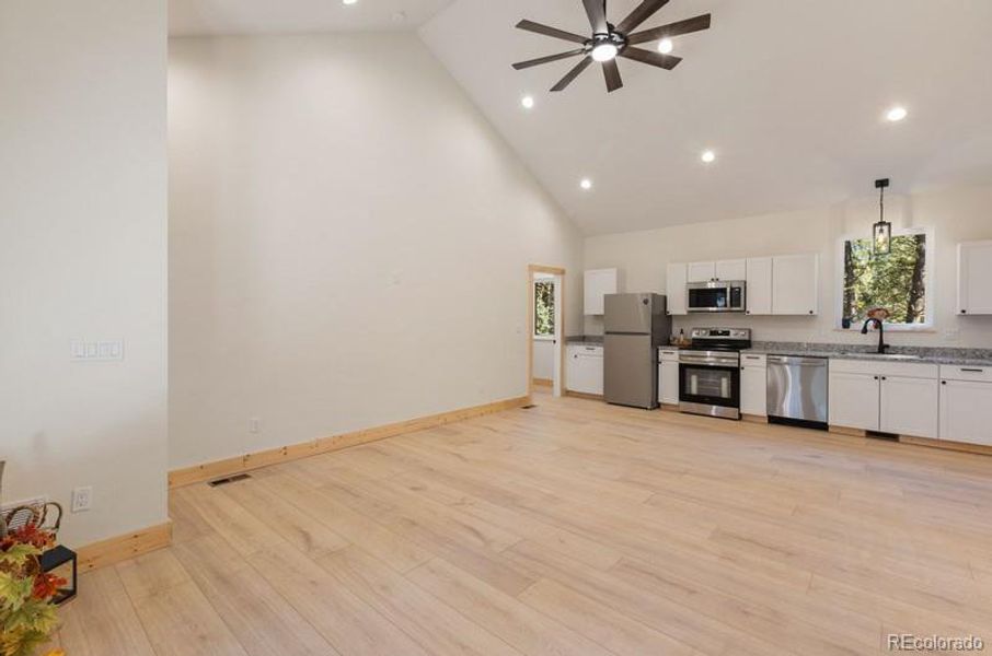 Spacious, unfurnished interior of a new home in , Florissant (Image 9).
