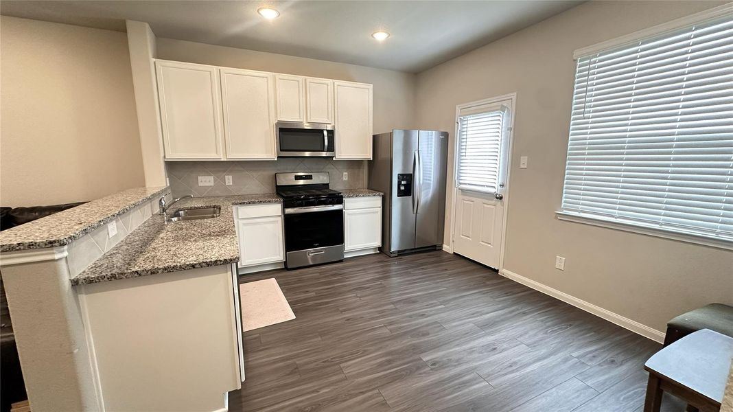 Furnished interior view inside a new home in Hunter's Creek, Huntsville (Image 9).