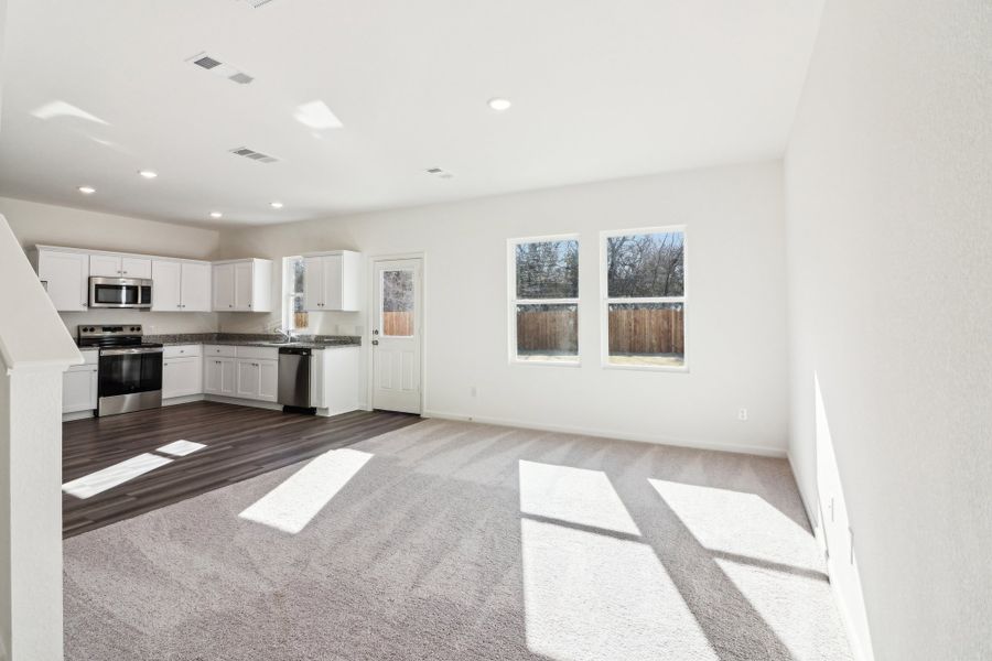 Representative unfurnished interior of a home built from the Endeavor by Starlight Homes in Sunrise at Arbor Ridge, La Vergne (Image 13).