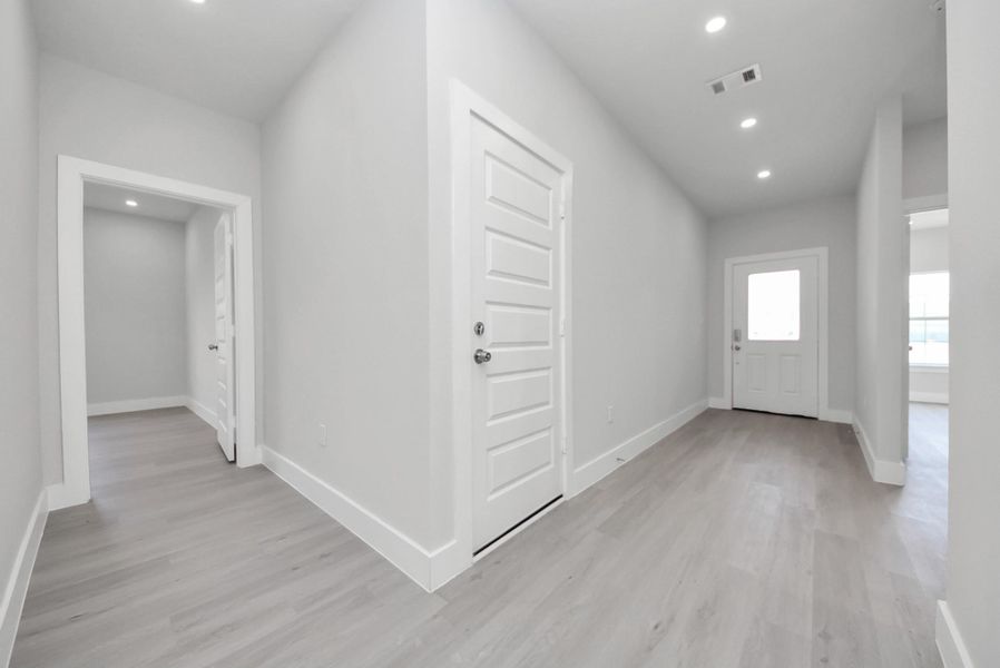 Spacious, unfurnished interior of a new home in , Cleveland (Image 22).