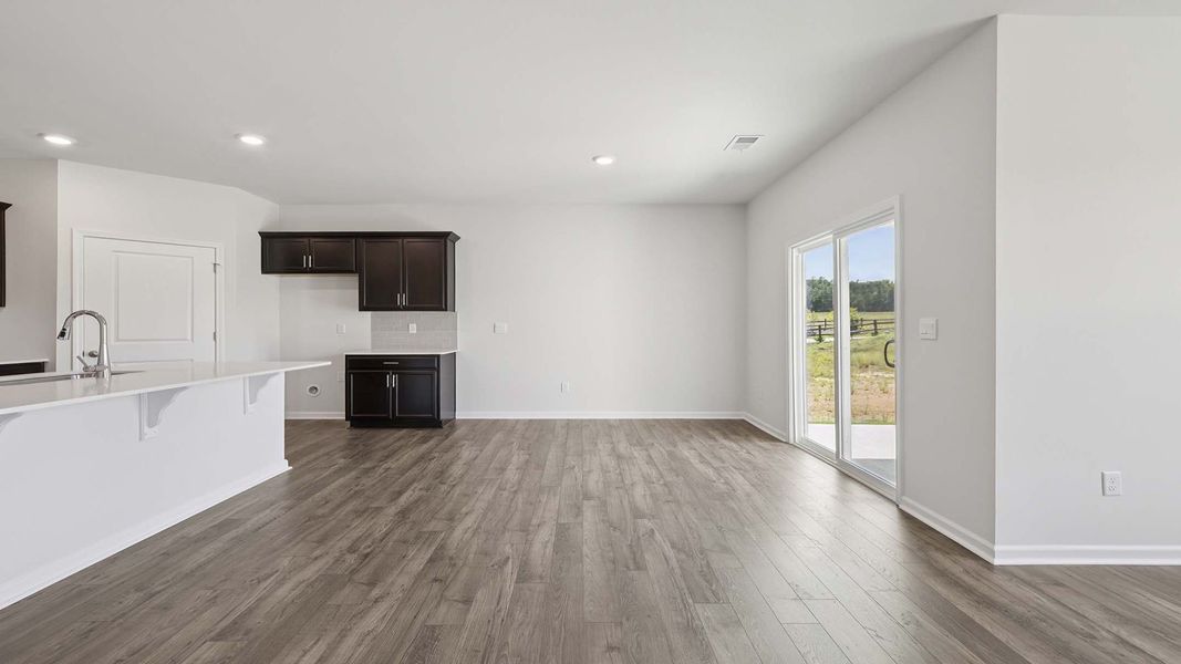 Spacious, unfurnished interior of a new home in Woodglen, Piedmont (Image 21).