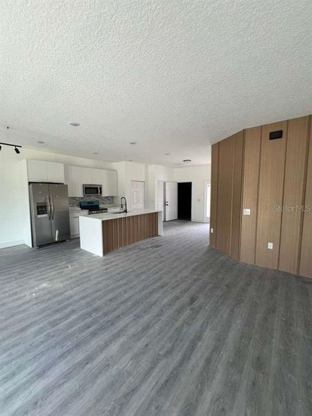 Spacious, unfurnished interior of a new home in , Lake Wales (Image 29).
