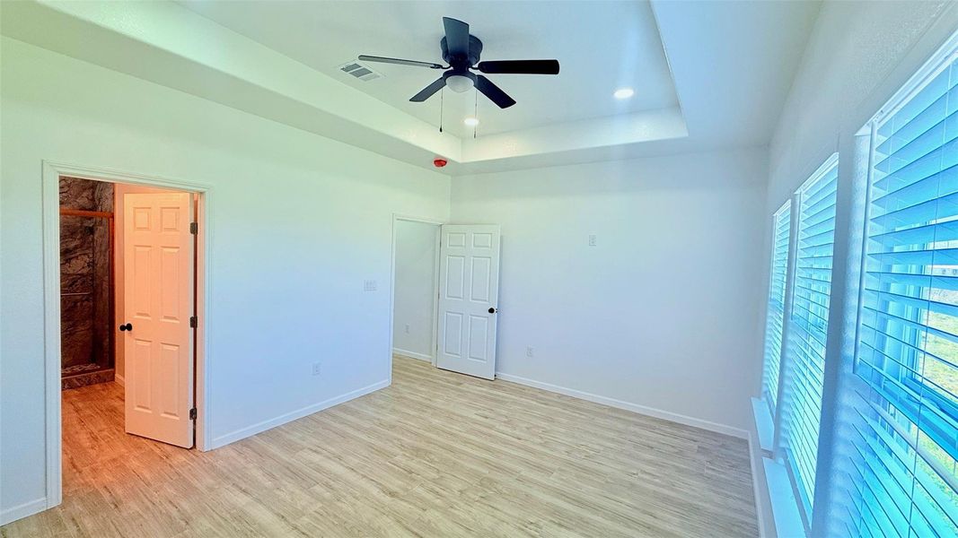 Spacious, unfurnished interior of a new home in , Cleveland (Image 10).