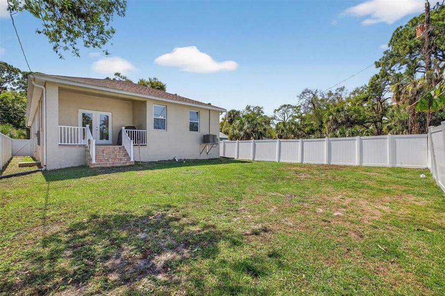 Exterior details and patio area of a home in , St. Petersburg (Image 26).