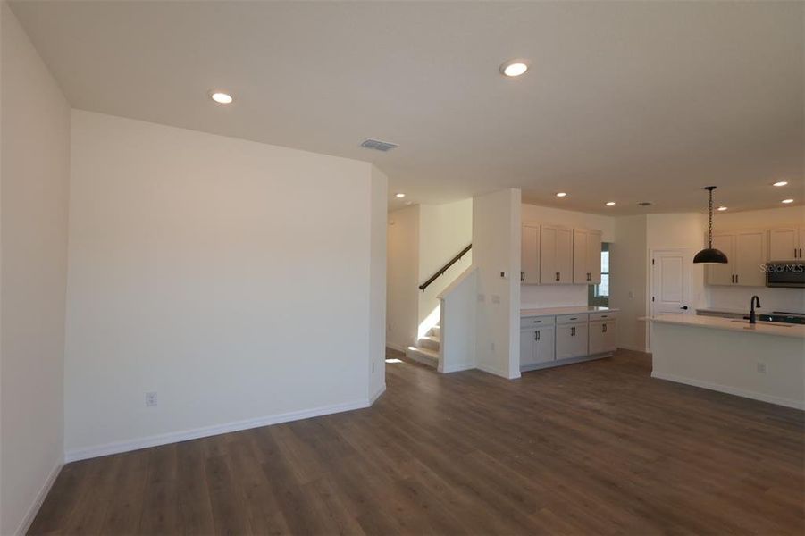 Spacious, unfurnished interior of a new home in Eastlyn, Bradenton (Image 12).