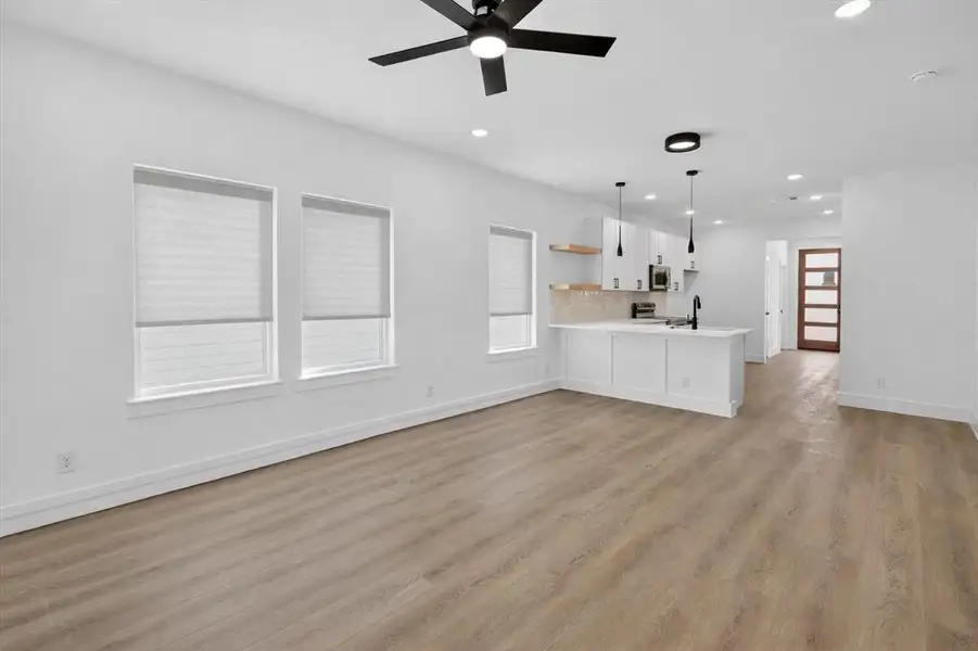 Spacious, unfurnished interior of a new home in , Dallas (Image 11).