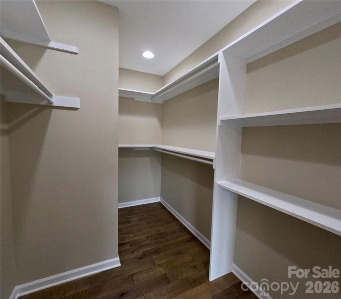 Spacious, unfurnished interior of a new home in , Marion (Image 12).