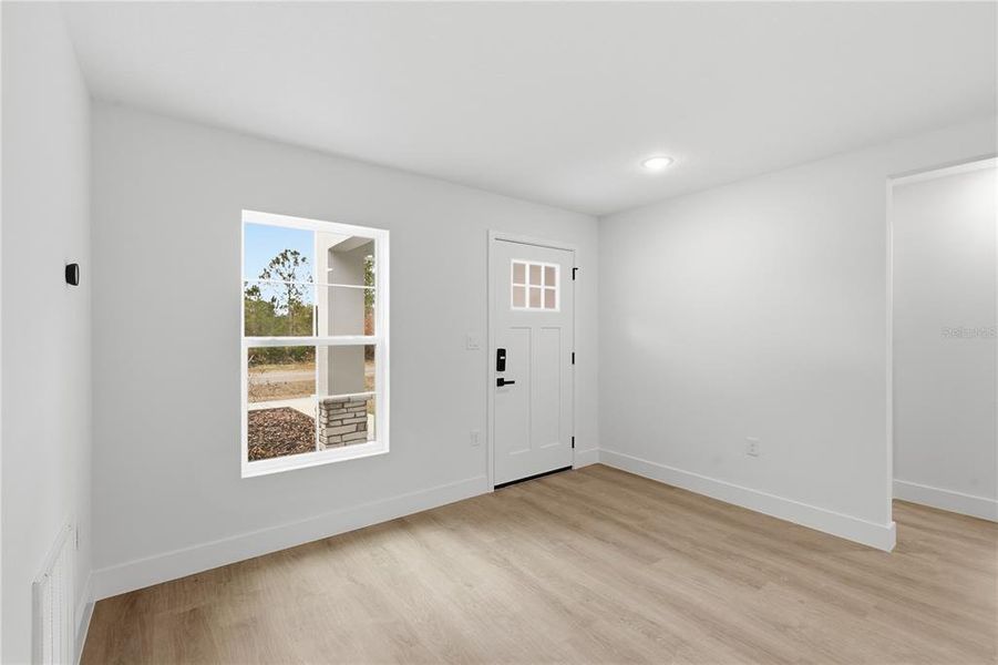 Spacious, unfurnished interior of a new home in , Sebring (Image 14).