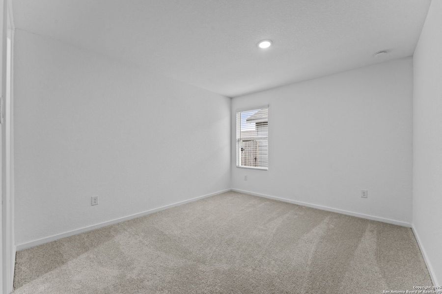 Spacious, unfurnished interior of a new home in , Floresville (Image 26).