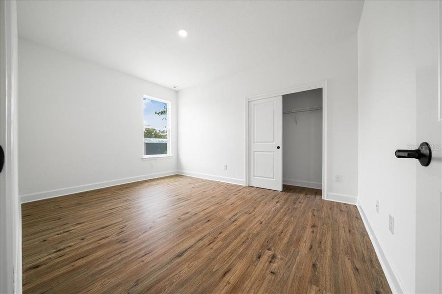Spacious, unfurnished interior of a new home in , Weeki Wachee (Image 62).