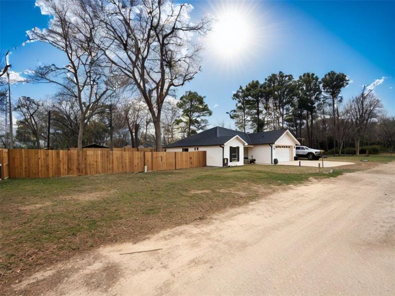 Exterior details and patio area of a home in , Poynor (Image 22).