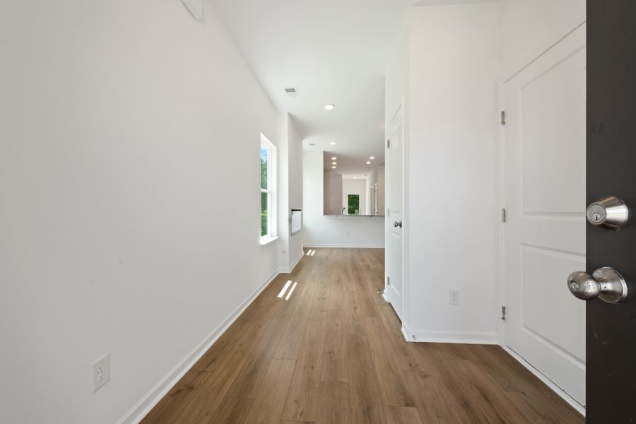 Spacious, unfurnished interior of a new home in Jackson Hills, Clarksville (Image 9).