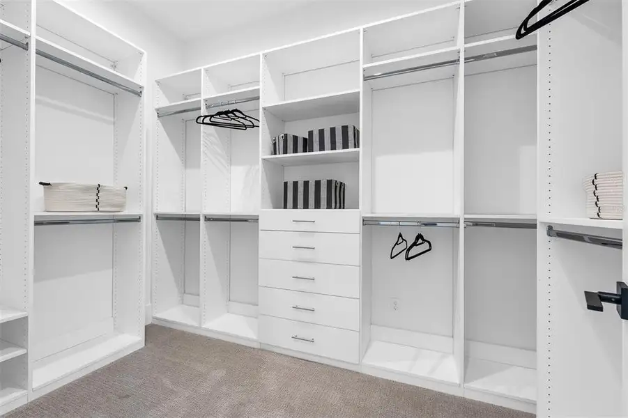 Furnished interior view inside a new home in , Orlando (Image 21).