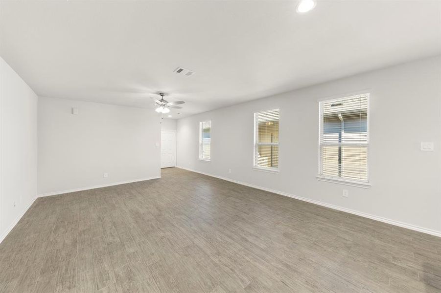 12. 1713 Meadow Crest - Dining (2) 12. 1713 Meadow Crest - Dining (2)