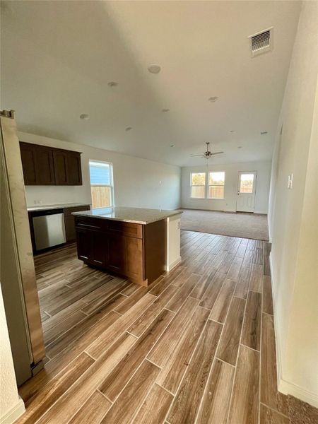 Spacious, unfurnished interior of a new home in , Killeen (Image 8).