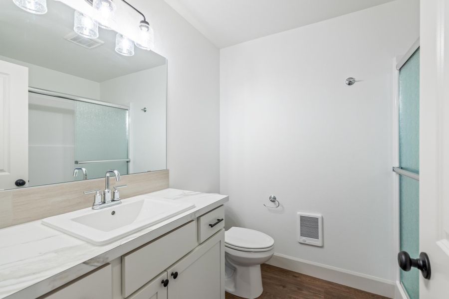 Furnished interior view inside a new home in Feather Ridge, Redmond (Image 8).