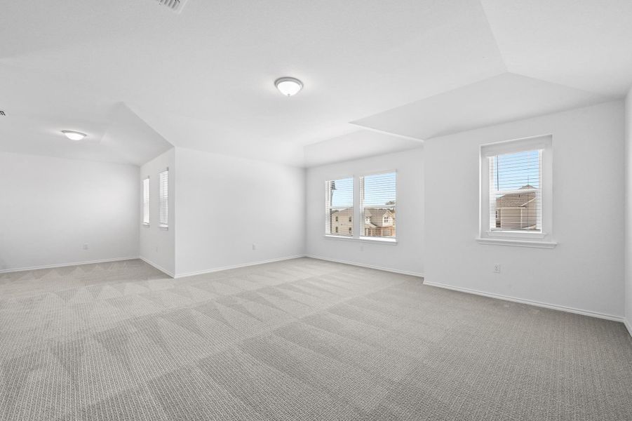 Spacious, unfurnished interior of a new home in Creekside at Estancia, Austin (Image 25).