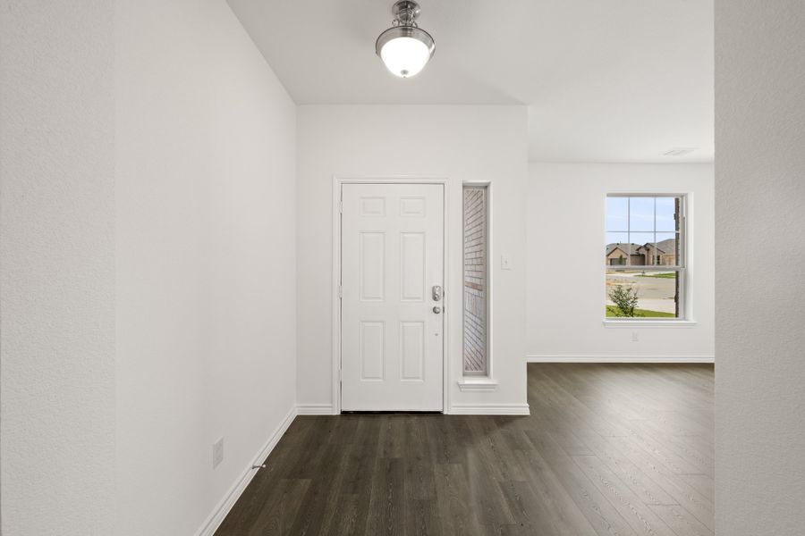Spacious, unfurnished interior of a new home in Baker Farms, Cleburne (Image 15).