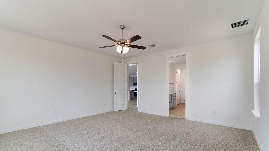 Spacious, unfurnished interior of a new home in Rosenbusch Ranch, Leander (Image 19).