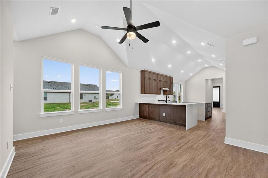 Spacious, unfurnished interior of a new home in Heritage Ranch, Sherman (Image 14).