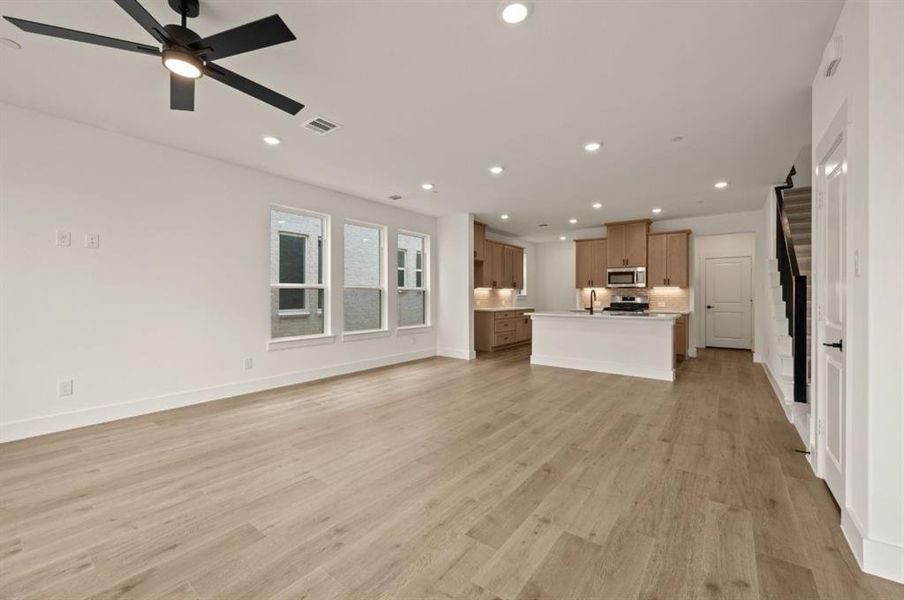 Spacious, unfurnished interior of a new home in Chelsea Commons, Allen (Image 14).