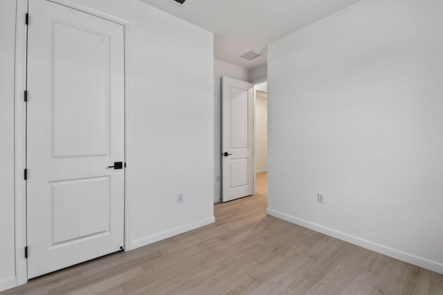 Spacious, unfurnished interior of a new home in Hendrix Reserve, Lake Worth (Image 33).