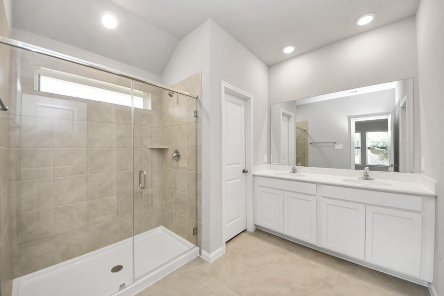 Furnished interior view inside a new home in Montgomery Ridge: Landmark Collection, Montgomery (Image 5).