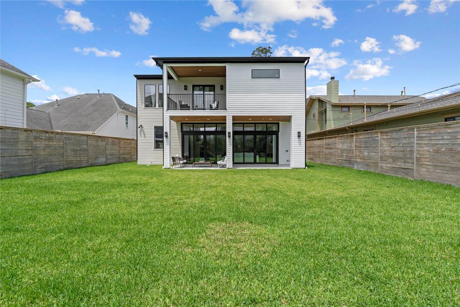 Exterior details and patio area of a home in , Houston (Image 19).